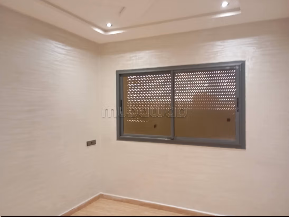 Vend appartement à Marjane. 3 chambres agréables. Porte blindée et résidence sécurisée