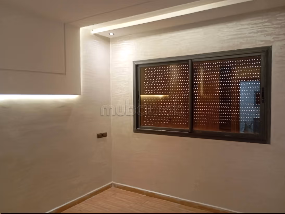 Vend appartement à Marjane. 3 chambres agréables. Porte blindée et résidence sécurisée
