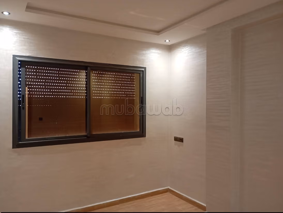 Vend appartement à Marjane. 3 chambres agréables. Porte blindée et résidence sécurisée