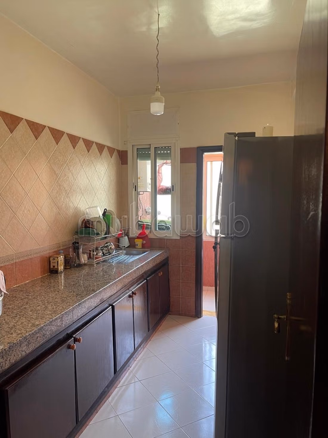 Location d'un appartement à Wifak. 
3 grandes pièces. 
Bien meublé — 3