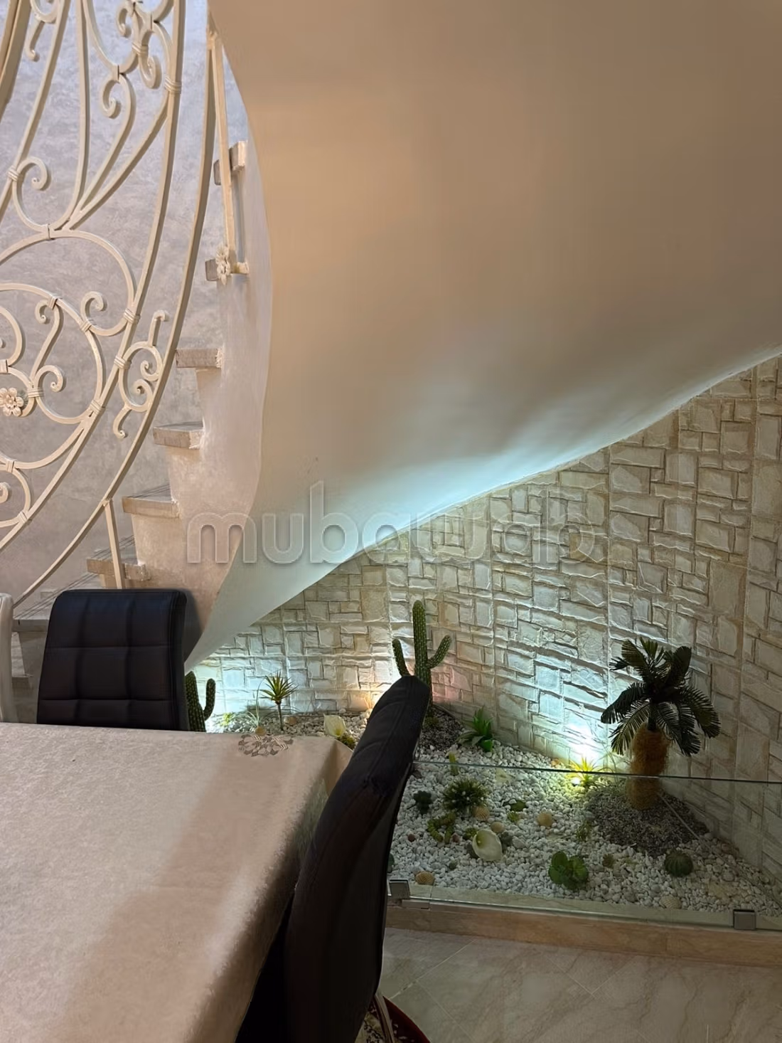 Gemeubileerd duplex appartement te koop,