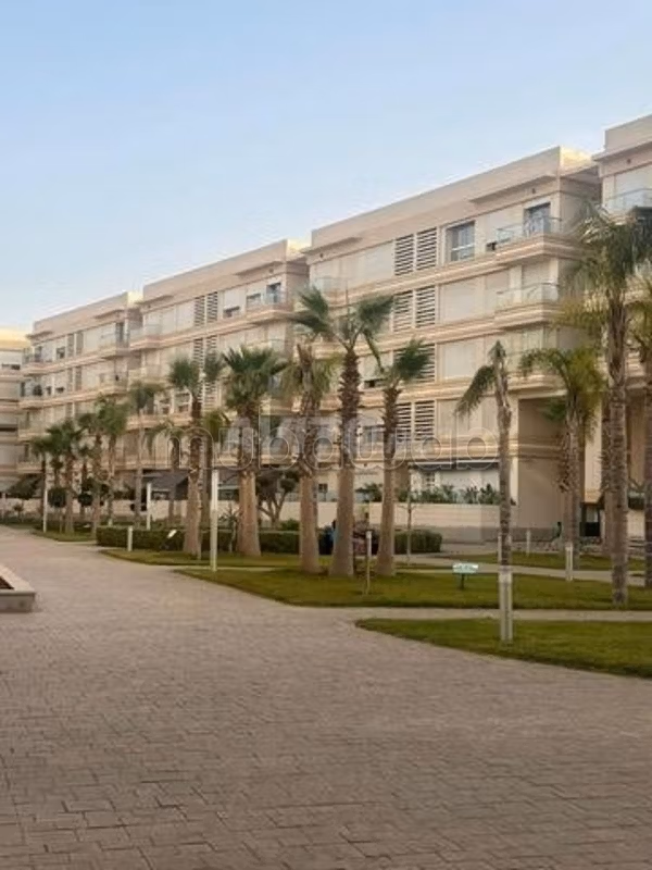 Bel appartement à vendre à Riad Salam. 
5 pièces. 
Avec ascenseur