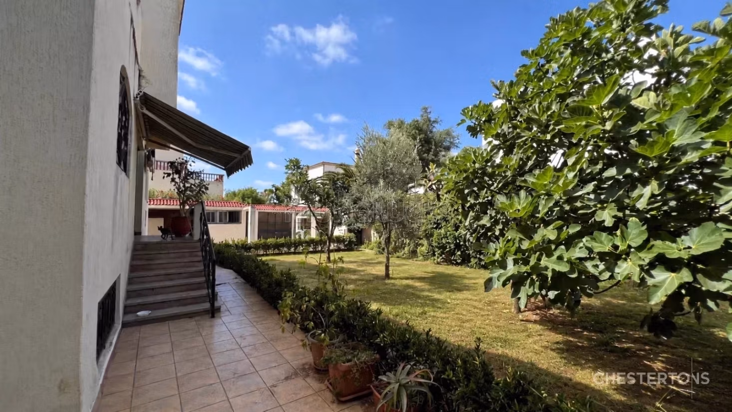 Charming Villa Chaumière for Sale