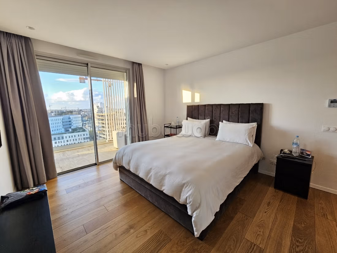 Très bel appartement 3 chambres meublé CFC
Sans vis à vis — 5