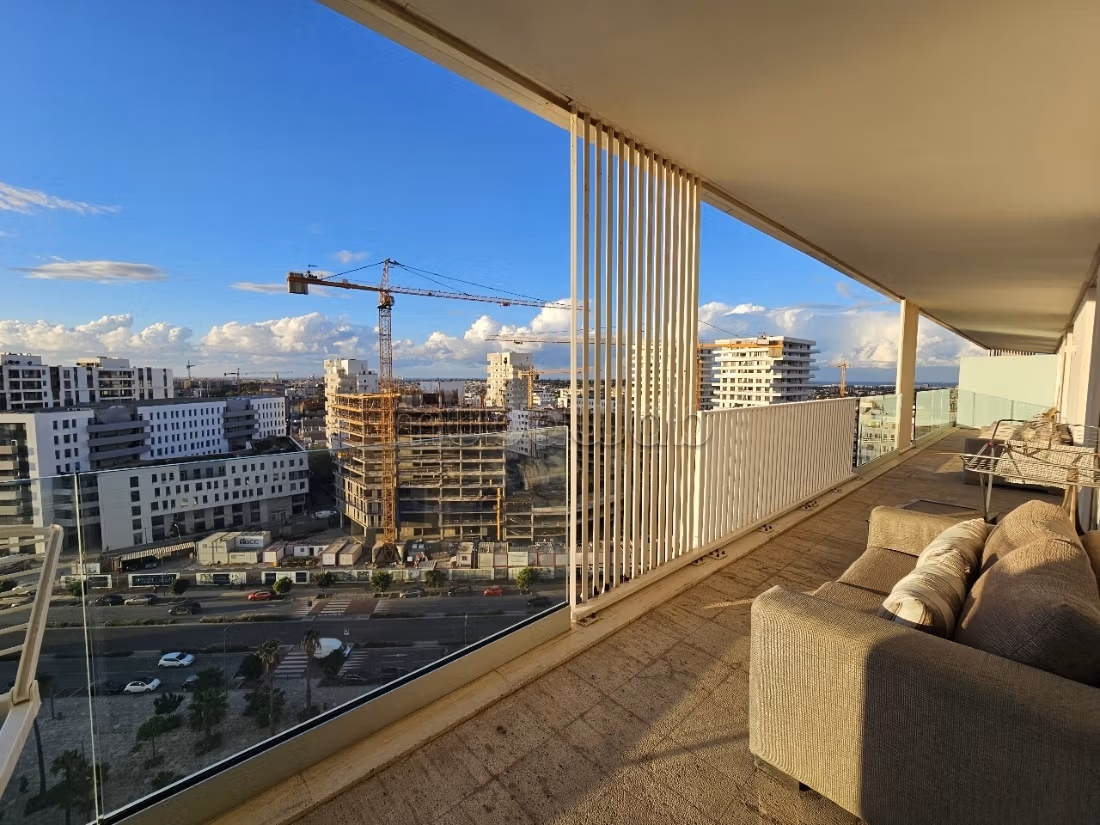 Très bel appartement 3 chambres meublé CFC
Sans vis à vis