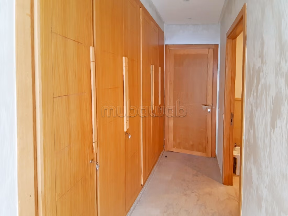 Location appartement moderne a 4 ch avec terrasse — 4