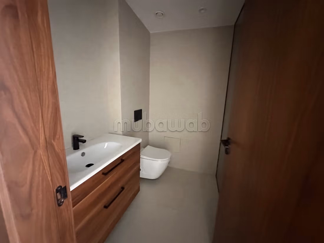Superbe appartement à louer à Souissi. 2 belles chambres. Prestation de conciergerie, belle Piscine