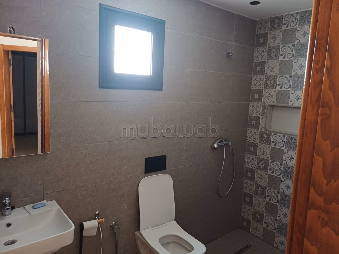 Villa di lusso in affitto per le tue vacanze a Mezraya. Superficie totale 180 m². Parcheggio e terrazza