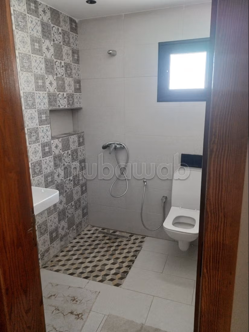 Villa di lusso in affitto per le tue vacanze a Mezraya. Superficie totale 180 m². Parcheggio e terrazza