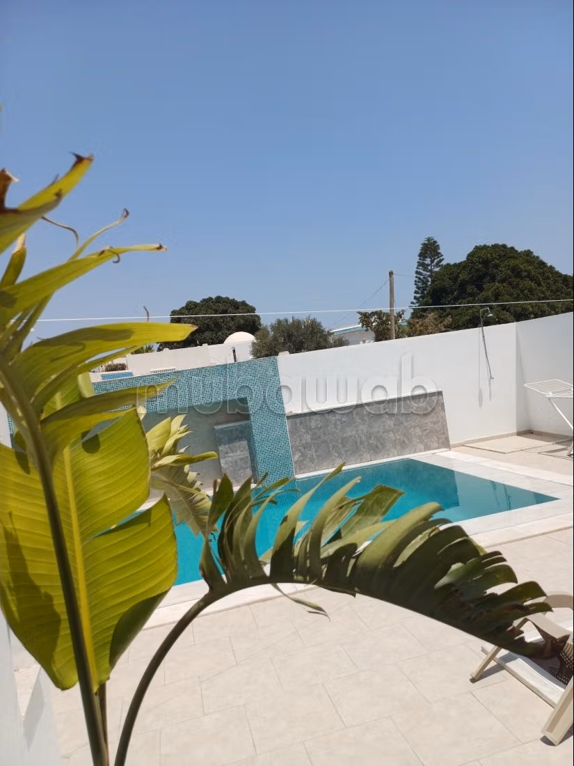 Villa di lusso in affitto per le tue vacanze a Mezraya. Superficie totale 180 m². Parcheggio e terrazza