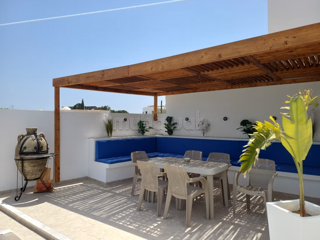 Villa di lusso in affitto per le tue vacanze a Mezraya. Superficie totale 180 m². Parcheggio e terrazza