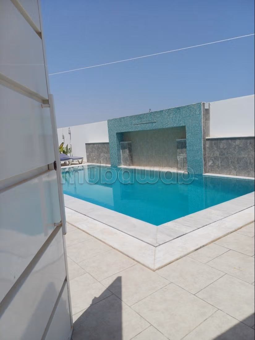 Villa di lusso in affitto per le tue vacanze a Mezraya. Superficie totale 180 m². Parcheggio e terrazza