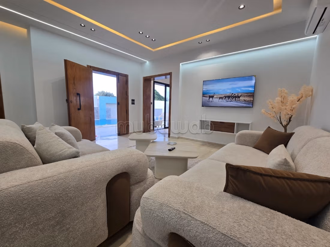 Villa di lusso in affitto per le tue vacanze a Mezraya. Superficie totale 180 m². Parcheggio e terrazza