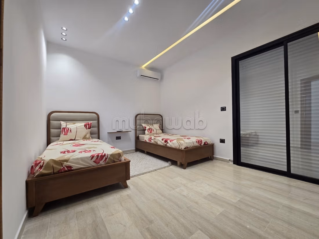 Villa di lusso in affitto per le tue vacanze a Mezraya. Superficie totale 180 m². Parcheggio e terrazza