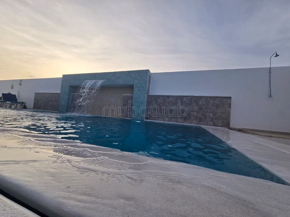 Villa di lusso in affitto per le tue vacanze a Mezraya. Superficie totale 180 m². Parcheggio e terrazza