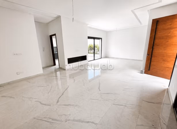 Villa de 4 habitaciones con jardín y azotea – Residencia cerrada y segura