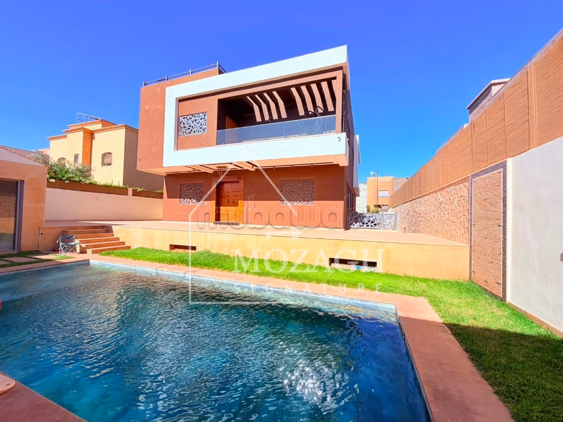 Charming villa 800 M2 with private pool in Taga