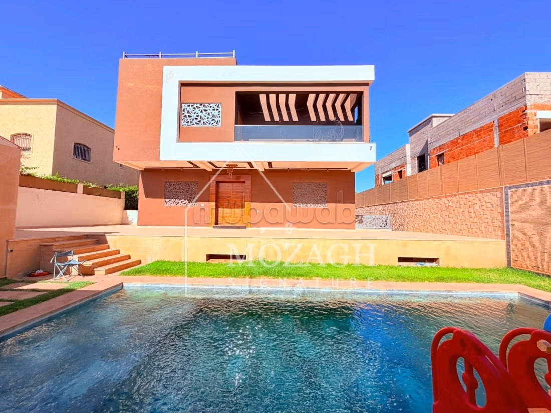 Charming villa 800 M2 with private pool in Taga