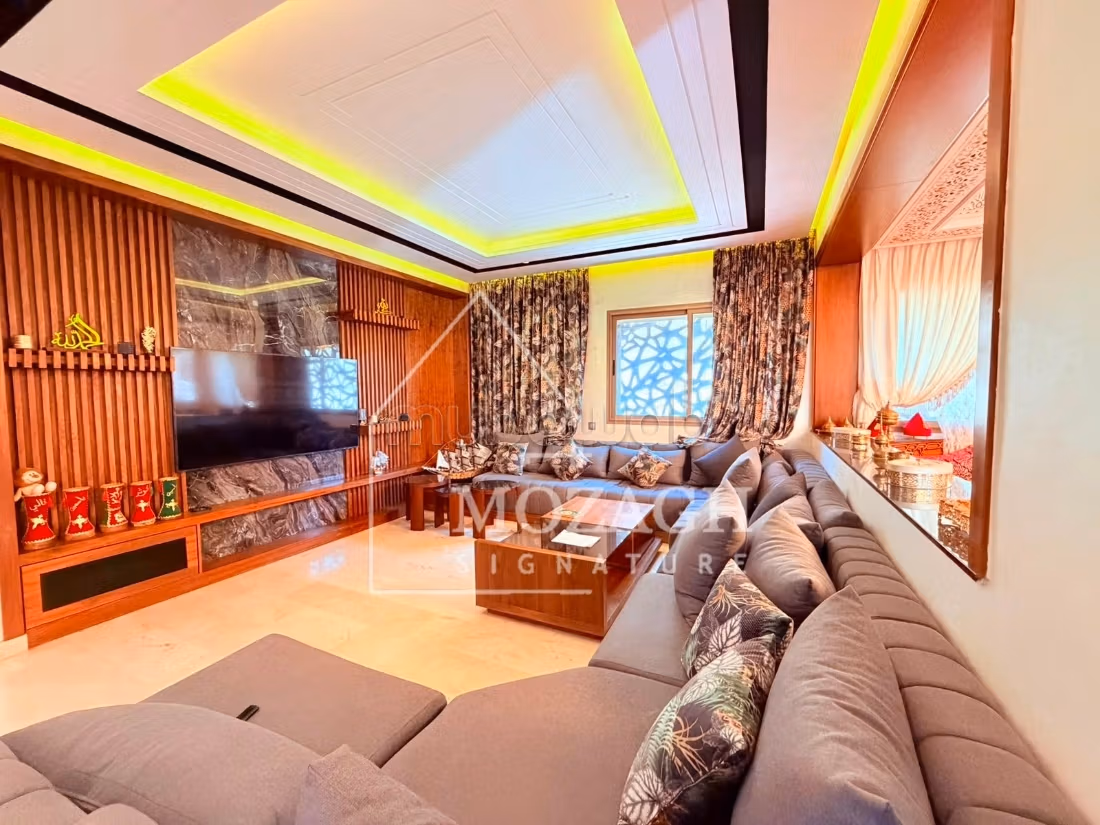 Charming villa 800 M2 with private pool in Taga