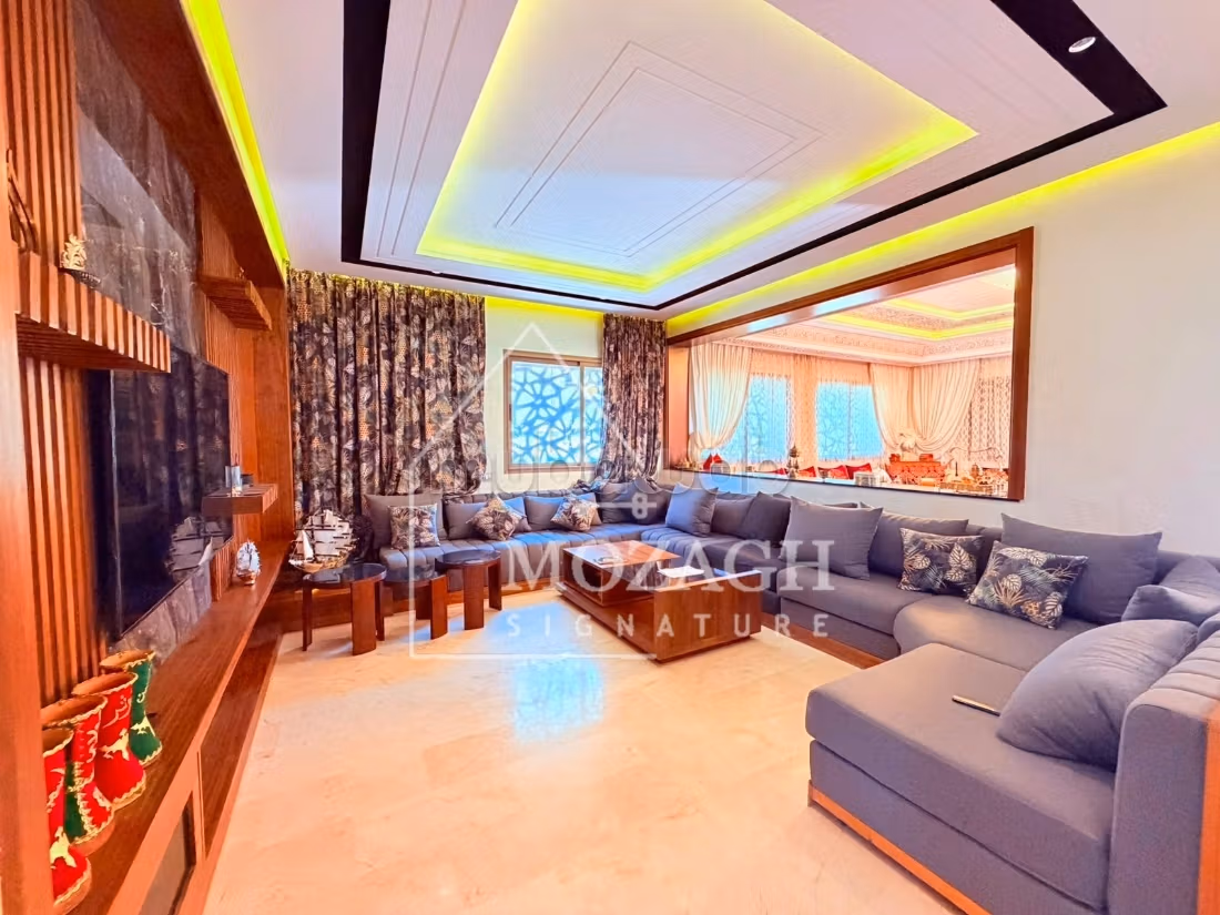 Charming villa 800 M2 with private pool in Taga