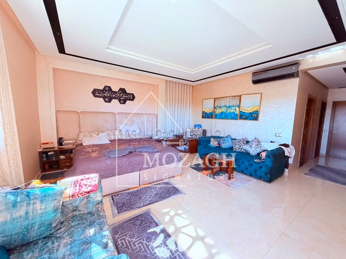 Charming villa 800 M2 with private pool in Taga