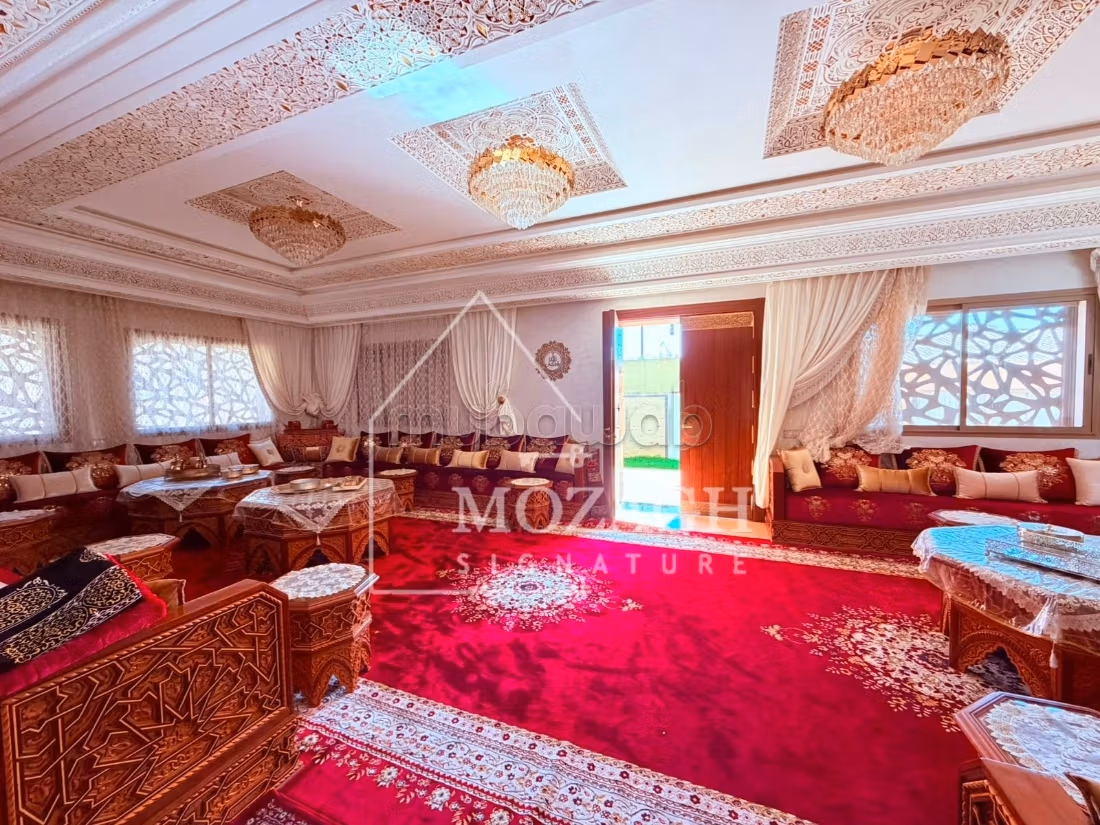 Charming villa 800 M2 with private pool in Taga
