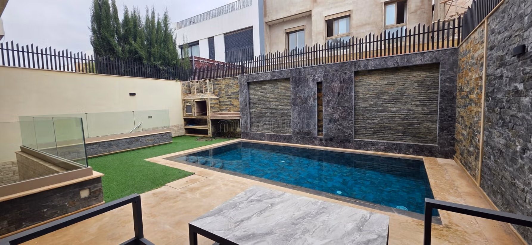 Villa nuova arredata su Al Maz
