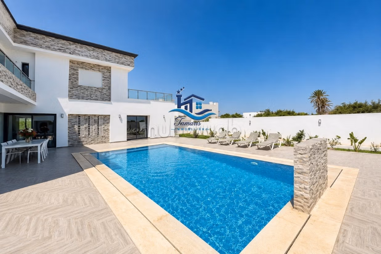 Tra Piscina e Mare Villa Lusso S4