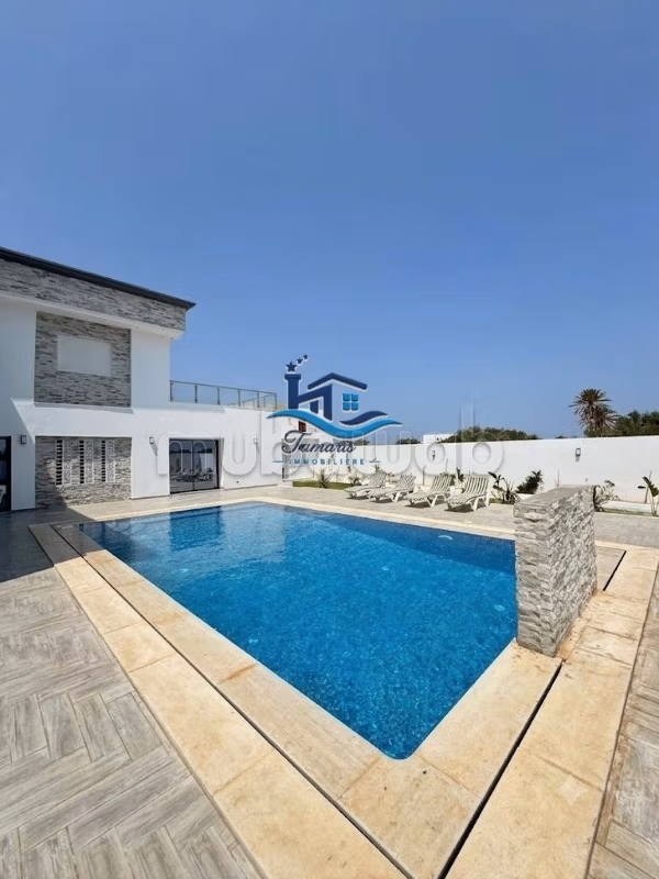 Tra Piscina e Mare Villa Lusso S4