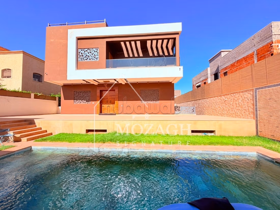Charming villa 800 M2 with private pool in Targa