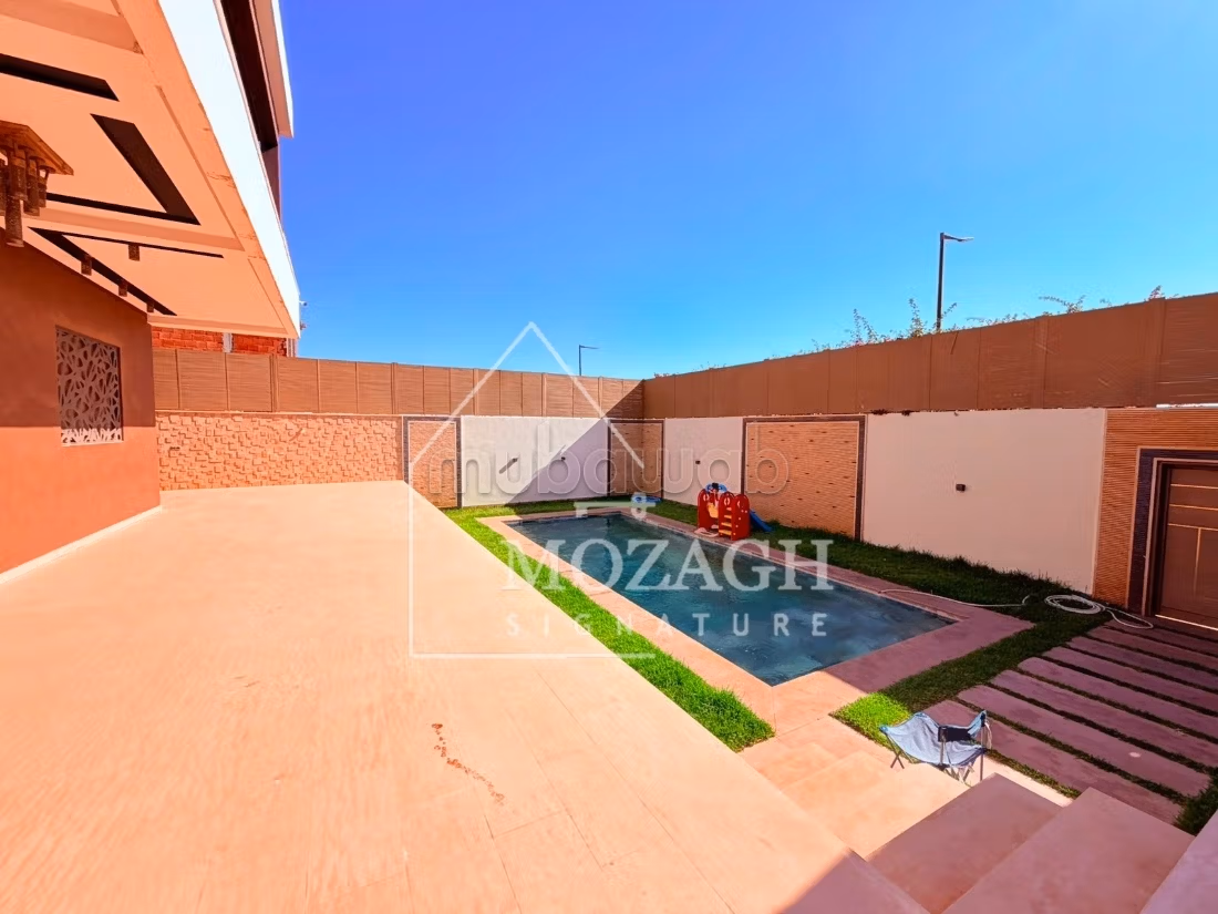 Charming villa 800 M2 with private pool in Targa