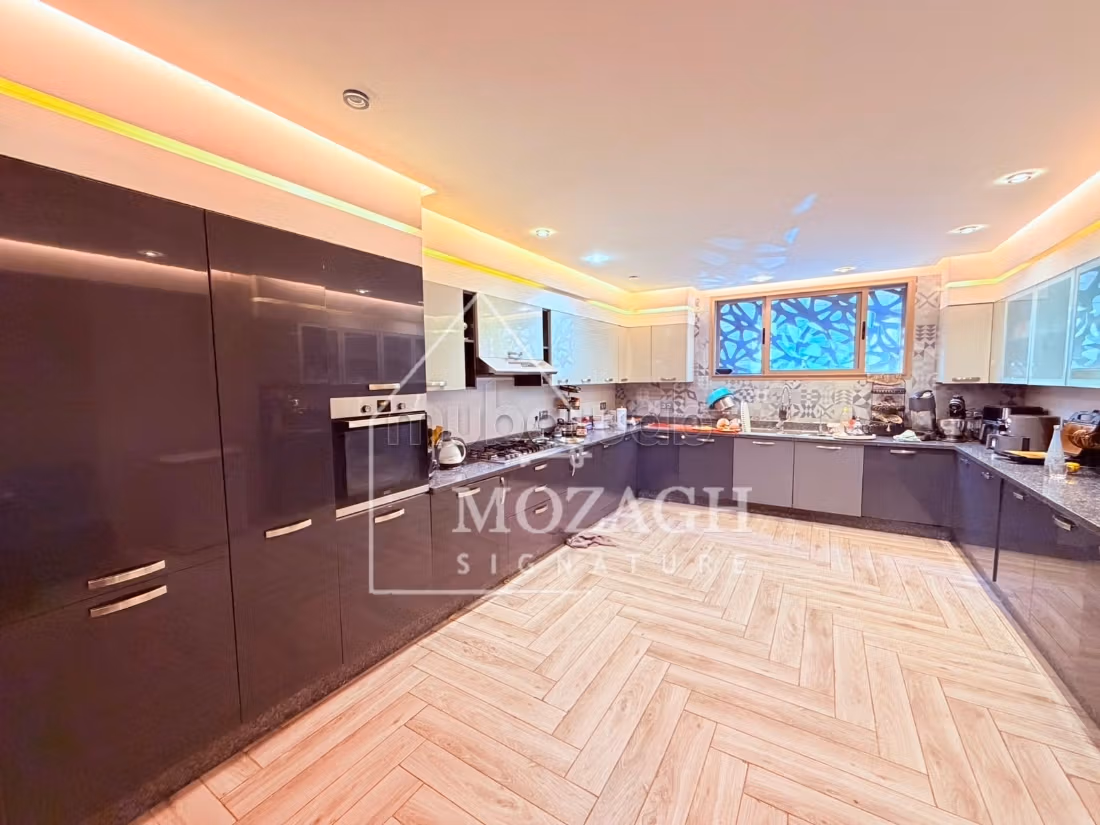 Charming villa 800 M2 with private pool in Targa
