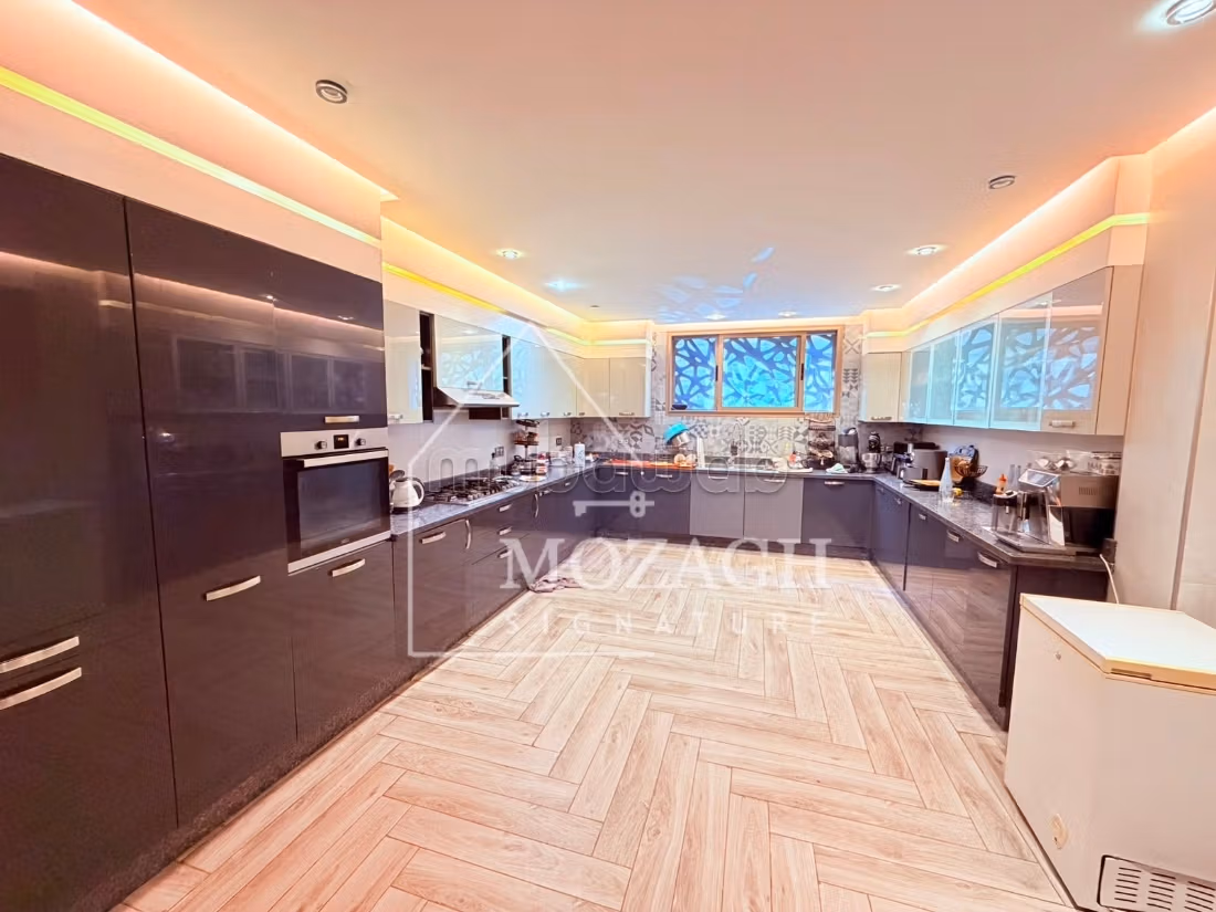 Charming villa 800 M2 with private pool in Targa