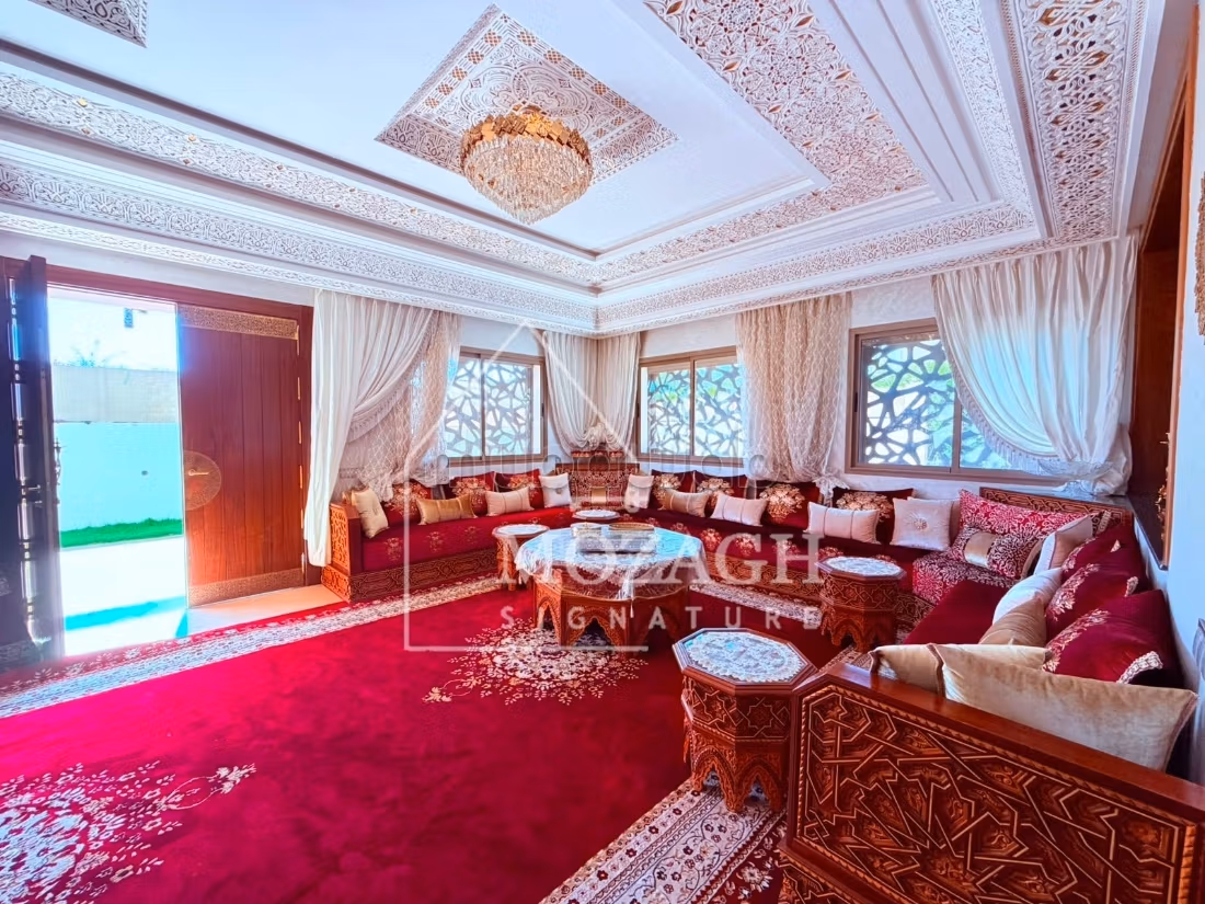 Charming villa 800 M2 with private pool in Targa