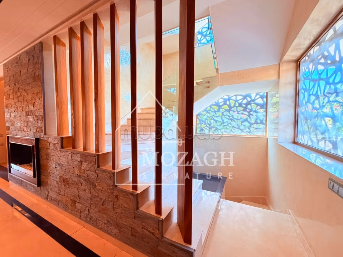 Charming villa 800 M2 with private pool in Targa