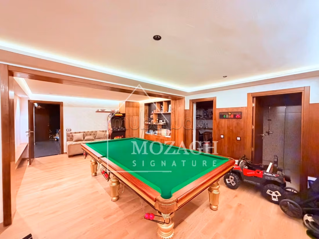 Charming villa 800 M2 with private pool in Targa