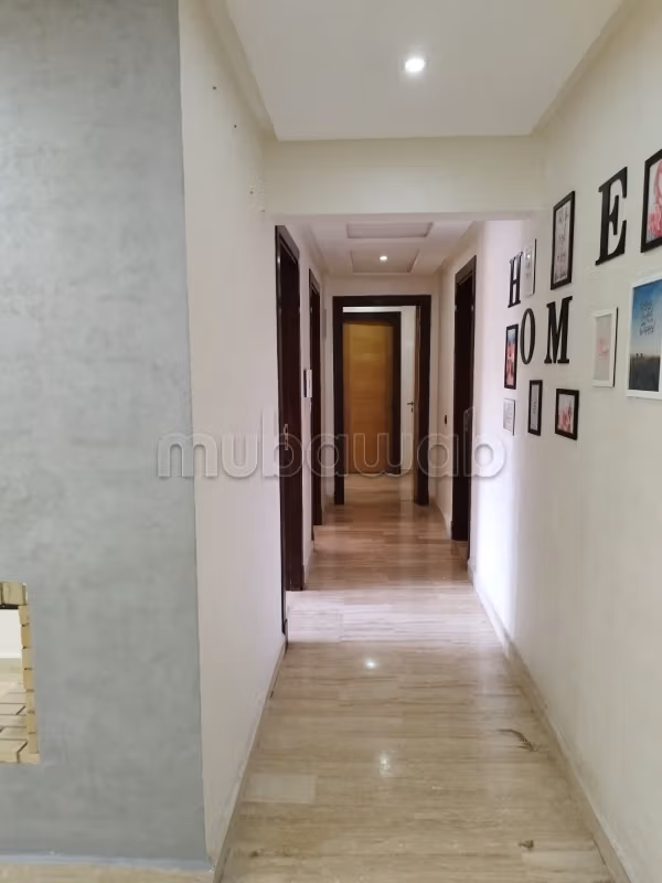 Appartement en location à Errahma. 3 pièces confortables. Service de concierge, cheminée