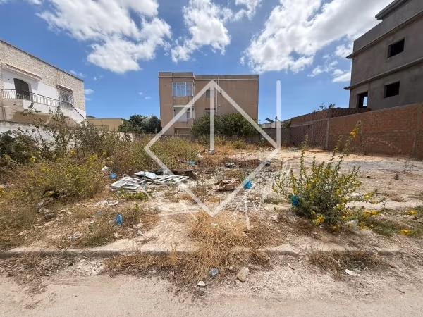 Terrain à vendre à cité Nkhilette