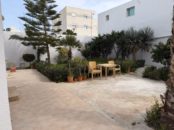 Une maison à rénover sur unterrain de 613m2, soukra