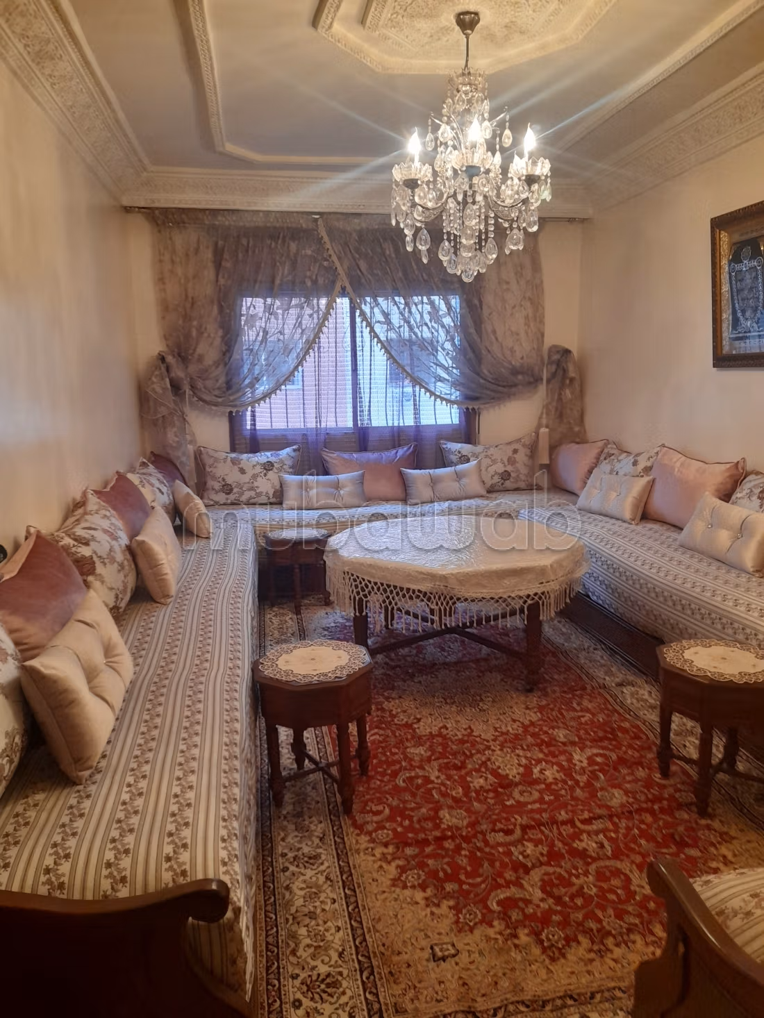 Vente d'un bel appartement à Hay Hassani.
2 grandes pièces.
Meublé — 2