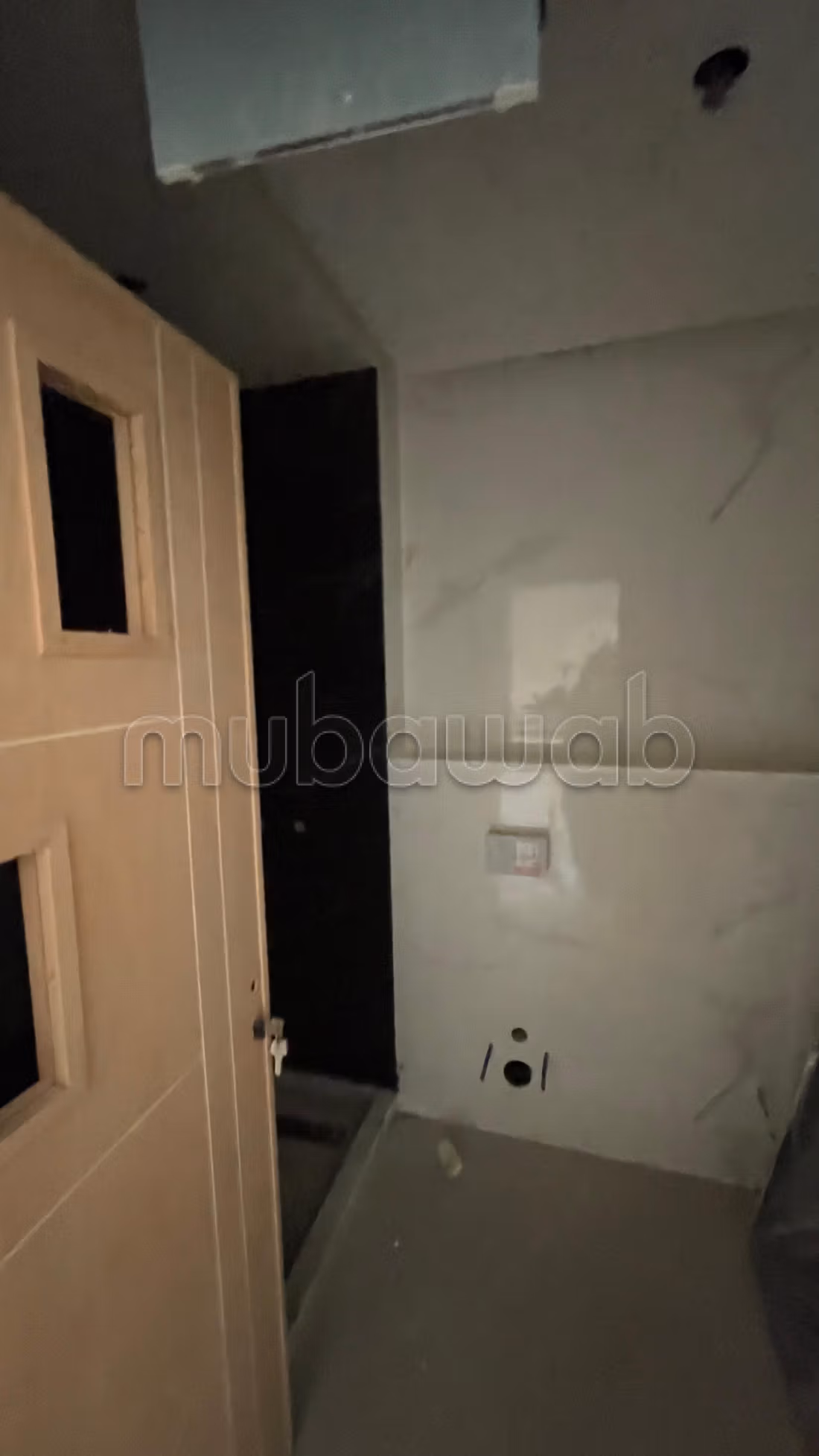 Vend appartement à Hay Hassani. 
2 chambres. 
Salon typique marocain, résidence sécurisée