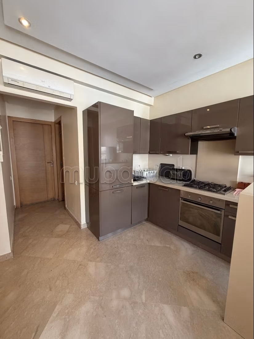 Studio arredato con terrazza a Maarif