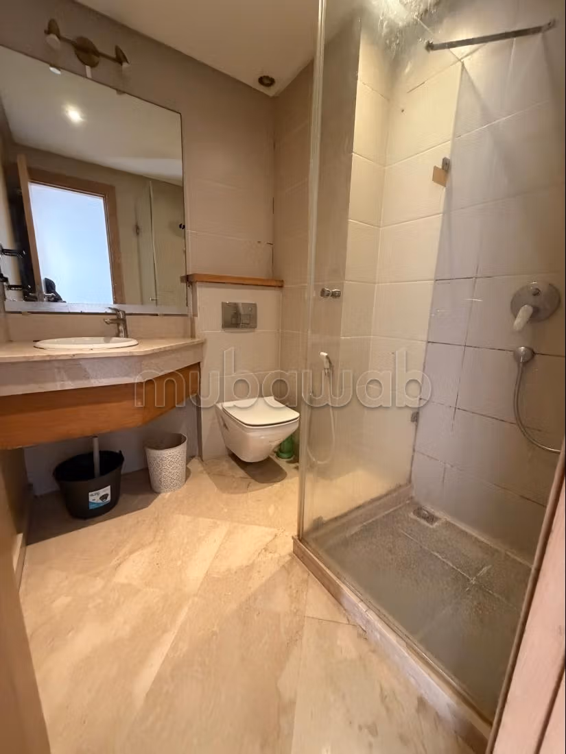 Studio arredato con terrazza a Maarif