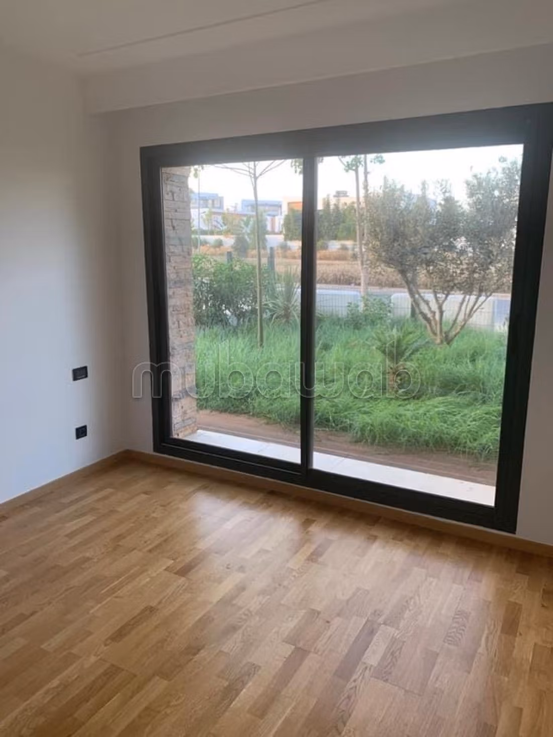 Superbo appartamento in affitto a Ville Verte. 5 stanze. Terrazza e giardino