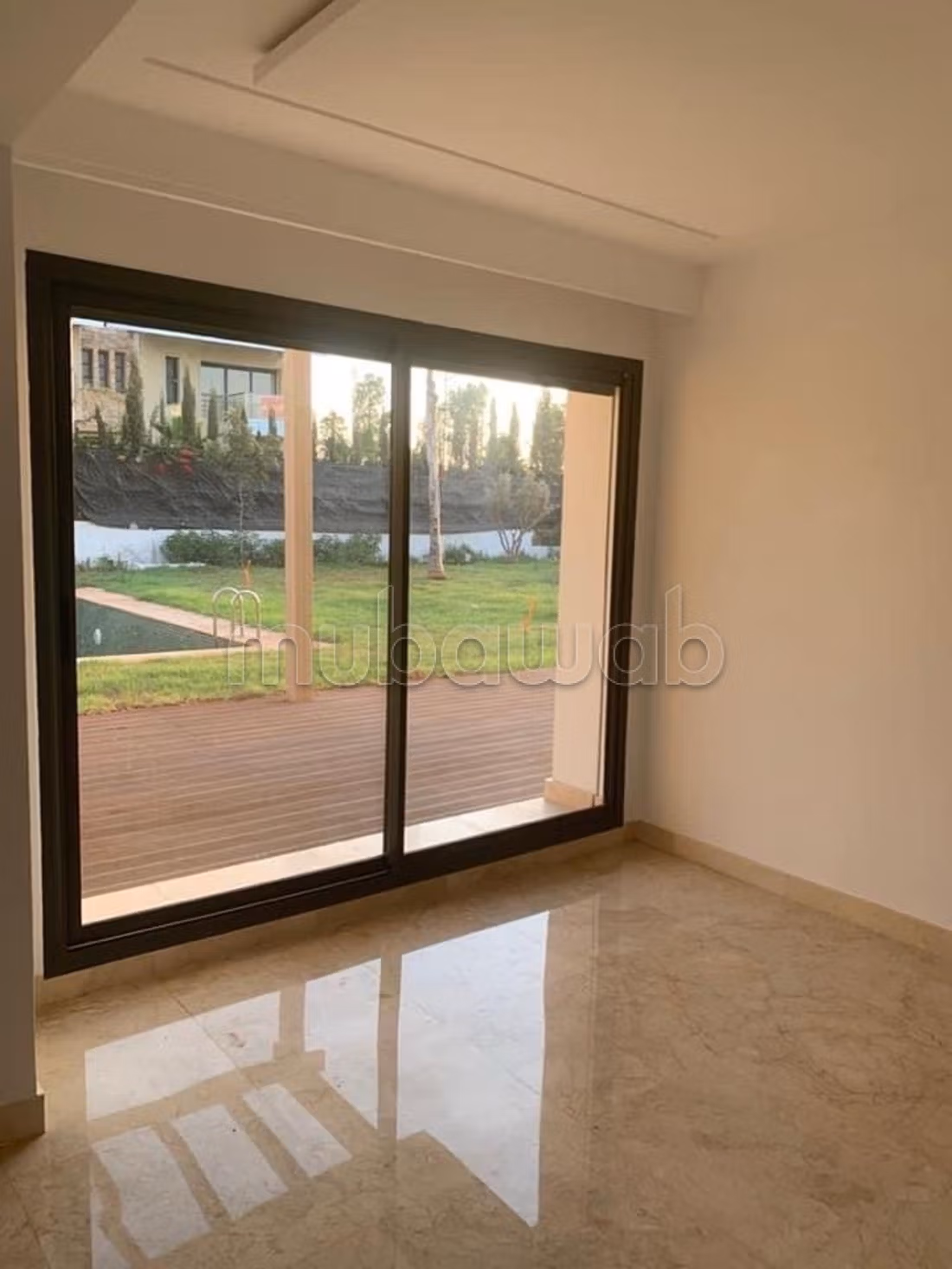 Superbo appartamento in affitto a Ville Verte. 5 stanze. Terrazza e giardino