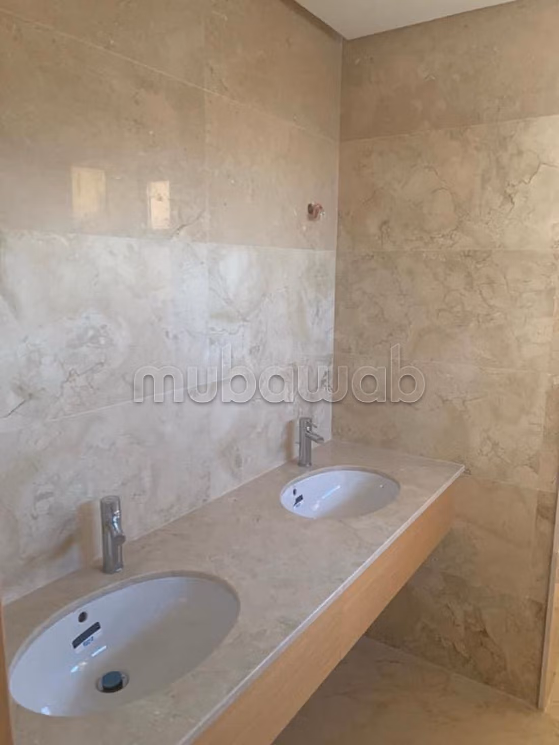 Superbo appartamento in affitto a Ville Verte. 5 stanze. Terrazza e giardino