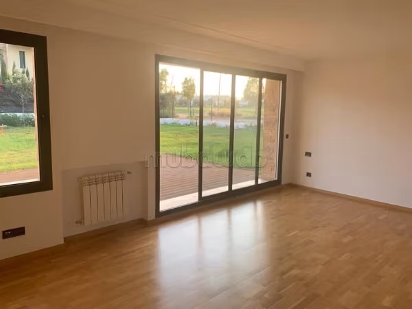 Superbe appartement à louer à Ville Verte. 5 pièces. Terrasse et jardin