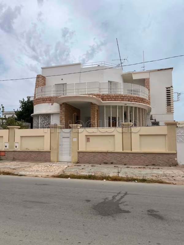 Sale of villa in El Bustan neighborhood in Sfax