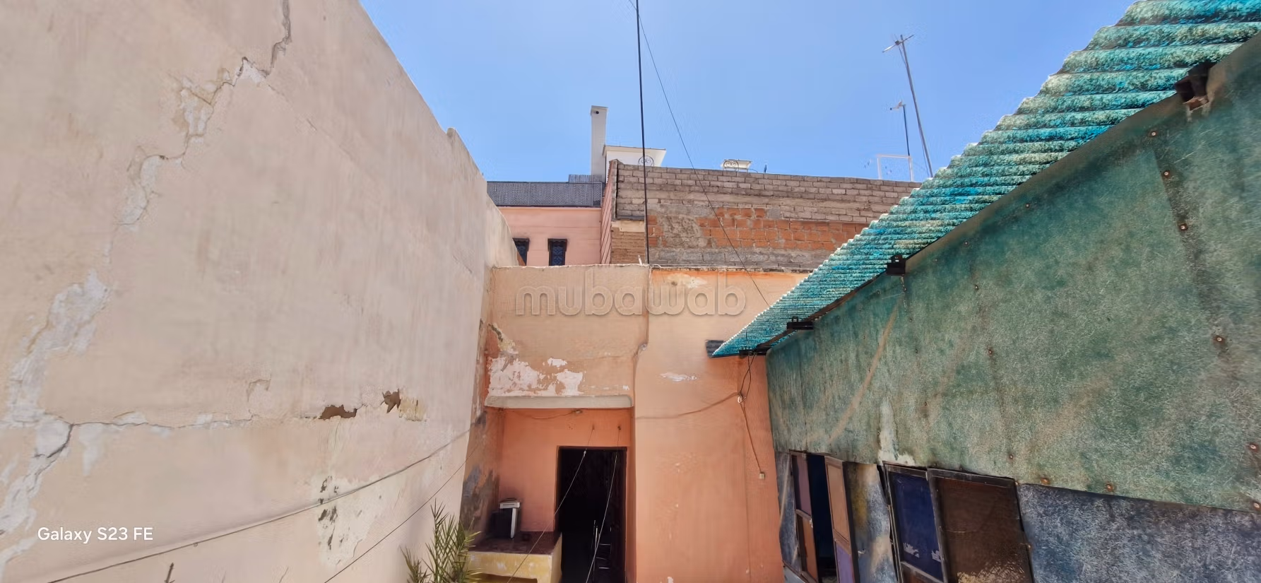 Large Riad with Great Potential