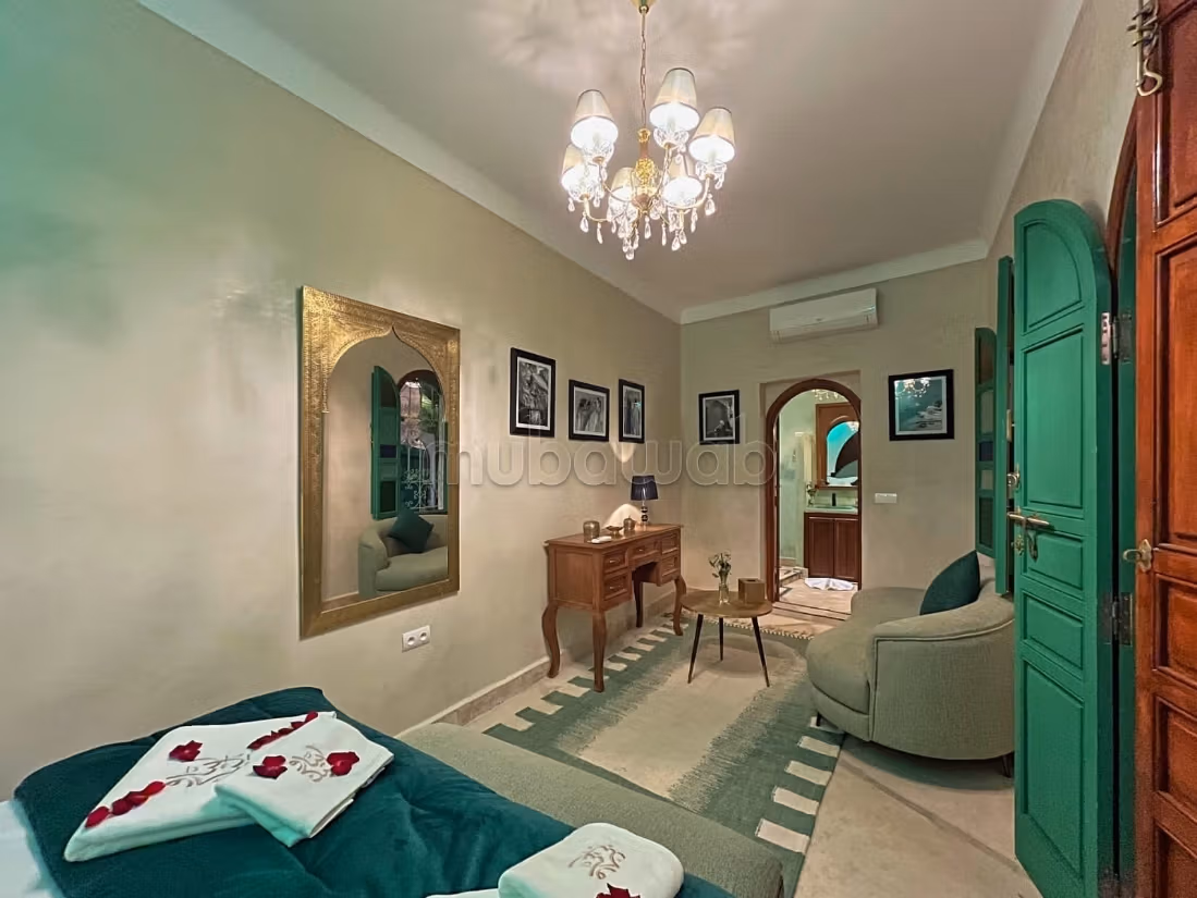 Riad for sale in Kennaria. 5 comfortable rooms. Typical Moroccan lounge, secure residence